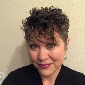 Meet your Posher, Deanna